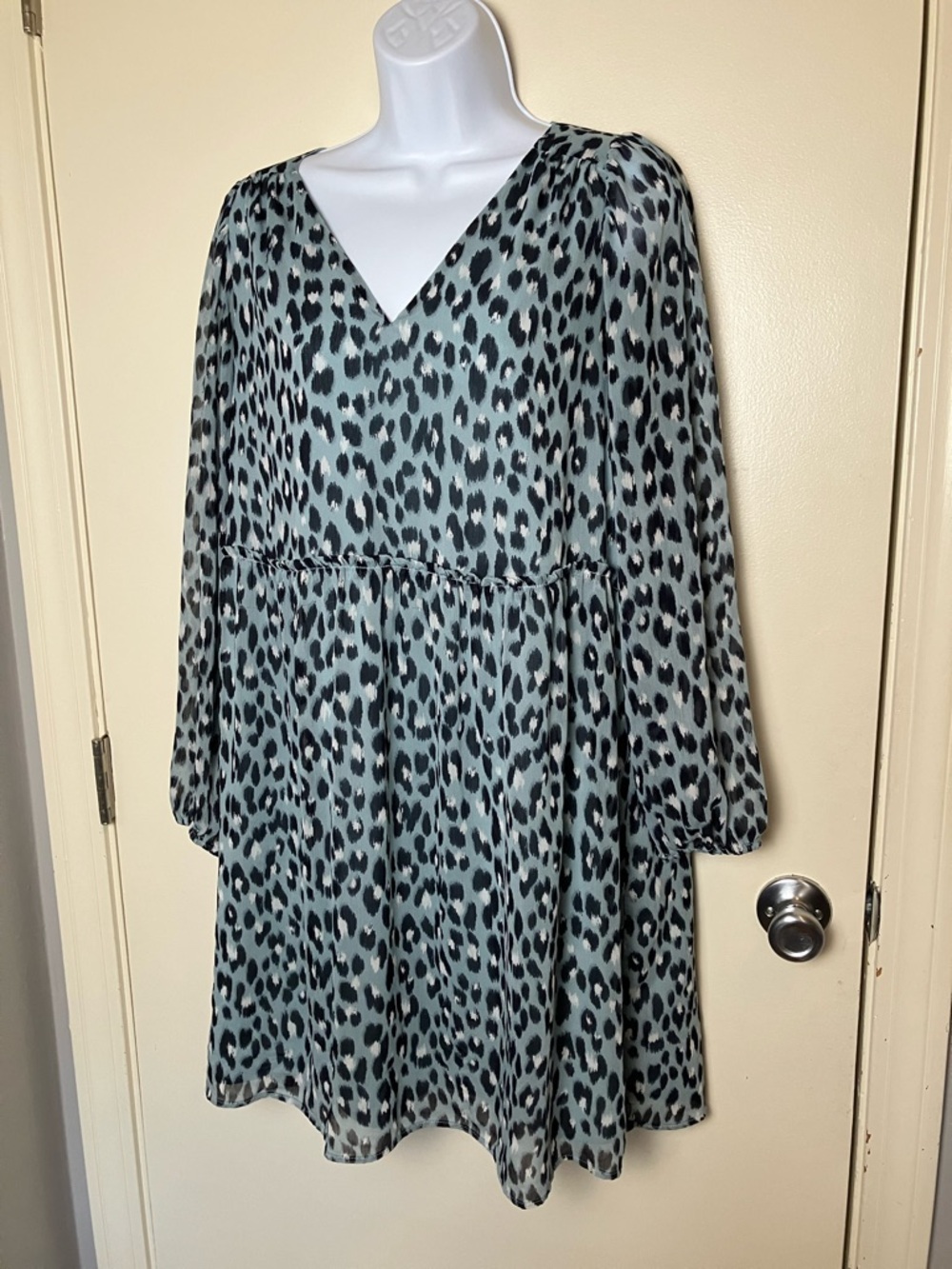 Loft V-Neck Grey Leopard Print Long Sleeve Baby Doll Tunic Dress Size Medium